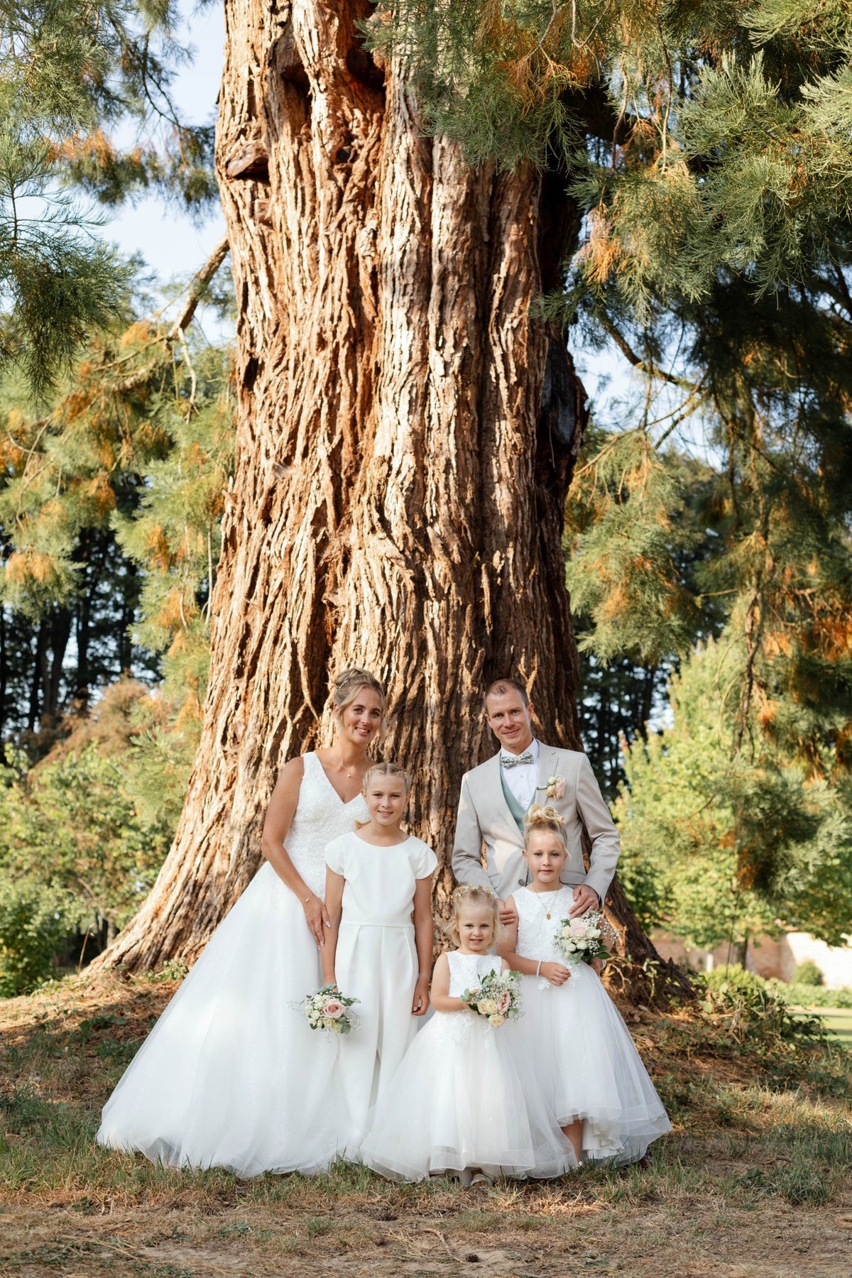 Mariés et leurs enfants lors d’un mariage en Normandie